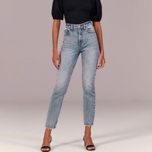 Abercrombie & Fitch high rise mom jean 👖